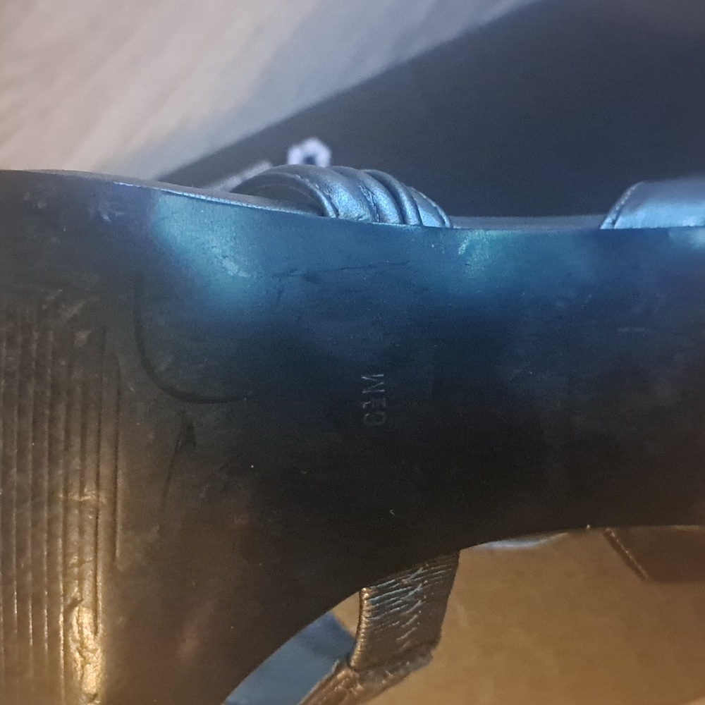 GUESS SANDALS - Picture 9 of 9